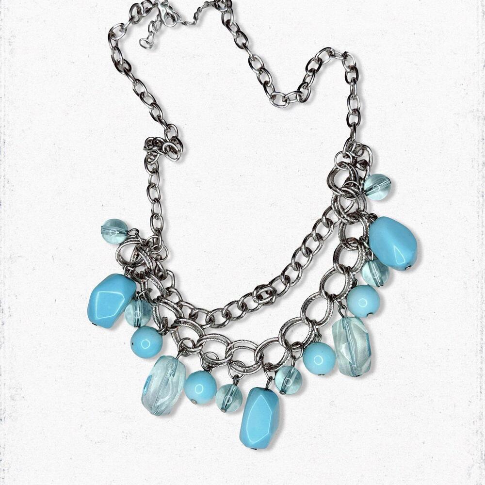 7187. Plastic Aqua Bib Necklace Silvertone